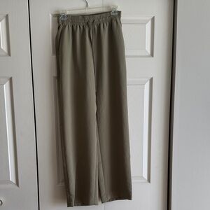 Aritzia Thesis Pants in Sundried Olive - Crepette
